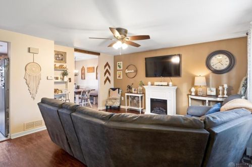 128 Wickham Farm Dr, Englewood OH  45322-2948 exterior