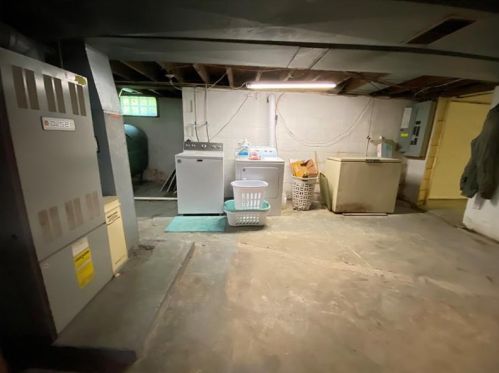 452 District Rd, Fredonia, PA 16124-1508