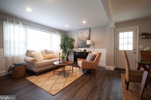 208 Beaver Dr, Gloucester NJ  08031-2902 exterior