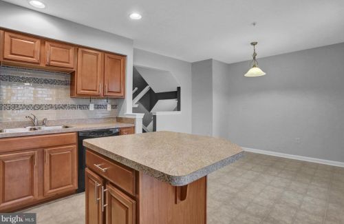 726 Blossom Dr, Hanover PA  17331-2078 exterior