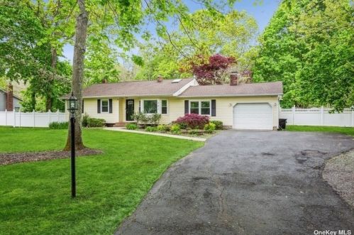 101 Radio Ave, Miller Place, NY 11764-3126