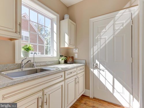 20500 Stone Fox Ct, Leesburg VA 20175-7223 exterior