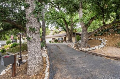 25022 Vermont Dr, Santa Clarita, CA 91321-3420