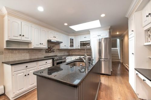 225 Sturges Ridge Rd, Wilton CT  06897-2727 exterior