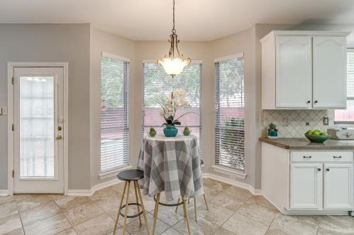 1005 Tanglewood Ln, Lewisville TX  75028-8234 exterior