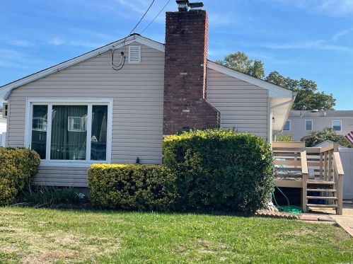 129 21st St, Deer Park, NY 11729-4805