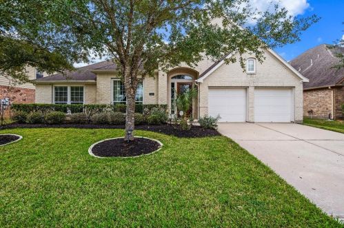 2610 White Falls Dr, Pearland, TX 77584-5586