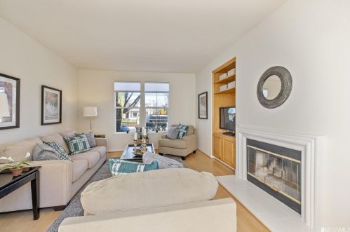 600 Landmark Ln, Redwood City CA  94065-2888 exterior