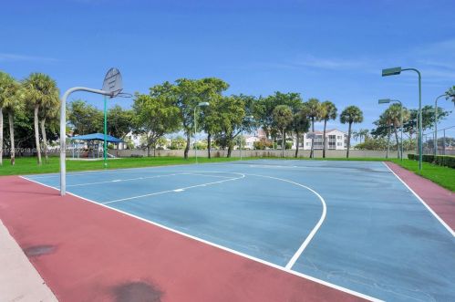 18126 61st Pl, Hialeah FL  33015-5601 exterior