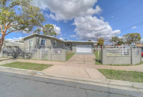 1077 Swaner St, San Diego, CA 92114-1857