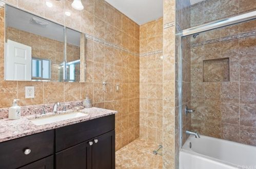 5835 Lemon Ave, Long Beach, CA 90805-4124