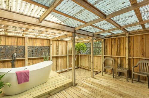 211 Bayshore Dr, Saint George Island FL  32328-3365 exterior