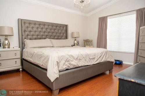 1903 180 Ter, Hollywood FL 33029-5173 exterior