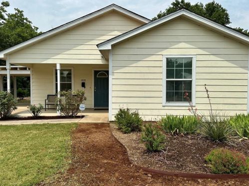 1608 Walnut St, Georgetown TX  78626-7042 exterior