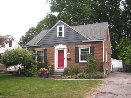 215 Waverly St, Berea, OH 44017-2141