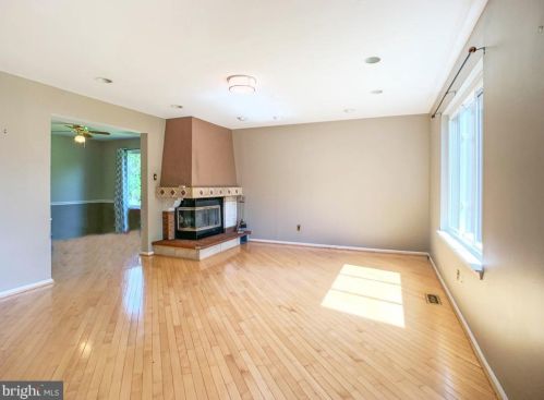 749 Chesham Turn, Southampton, PA 18966-4548