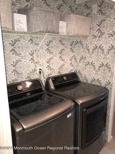 16 Gloucester Ct, East Freehold NJ  07728-4919 exterior