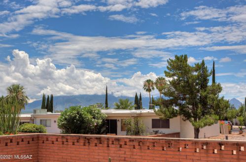 42 La Pera, Green Valley, AZ 85614-2131