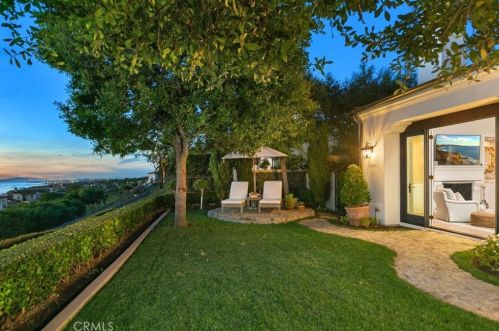 8 Rockshore Blf, Newport Beach CA  92657-2131 exterior