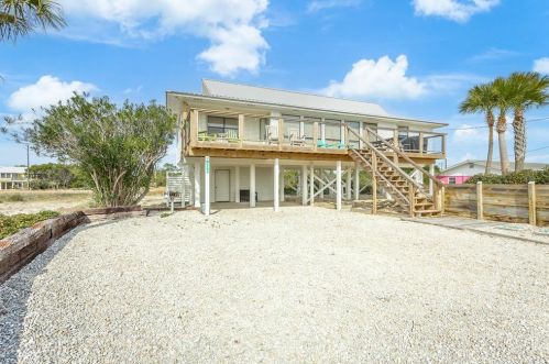 609 Gorrie Dr, Saint George Island, FL 32328-2907