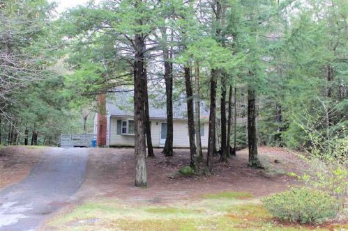 143 Tanglewood Dr, Henniker, NH 03242-6137