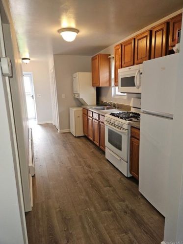 520 Minnieford Ave, Bronx NY  10464-1232 exterior