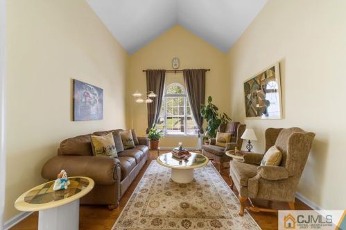 14 George W Helme Dr, Helmetta, NJ 08828-1175