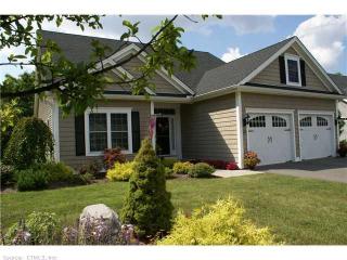 15 Crestview Dr, Rockfall, CT 06481-2078