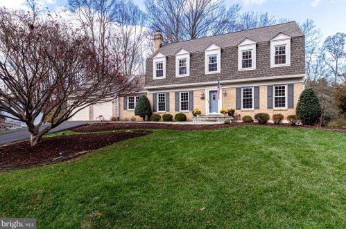 6210 Falcon Landing Ct, Springfield, VA 22015-2528