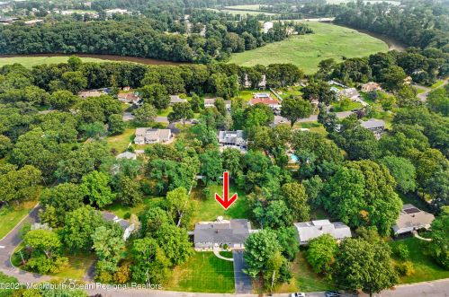103 Glenwood Dr, Tinton Falls, NJ 07724-2723