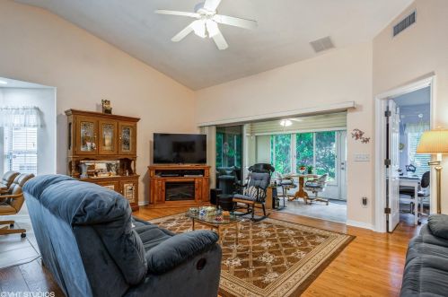 569 Salmon Ct, Oldsmar, FL 34677-2571