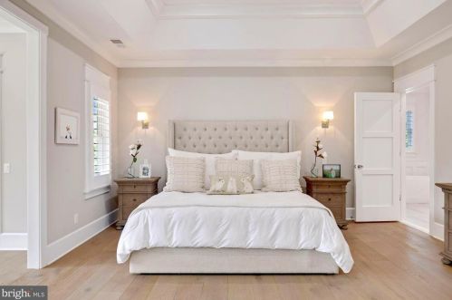 1044 Manning St, Great Falls VA  22066-1922 exterior