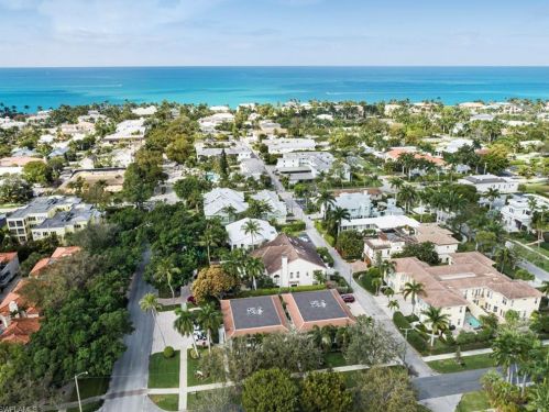 284 4th St, Naples, FL 34117-9302