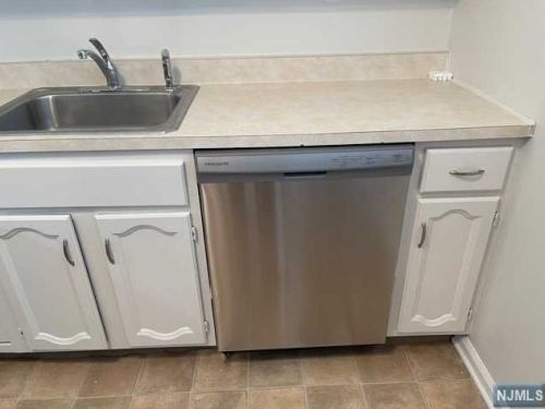 93 Konight Ct, Mahwah NJ  07430-2959 exterior