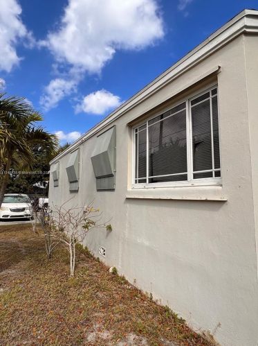 439 47th St, West Palm Beach FL  33407-2939 exterior