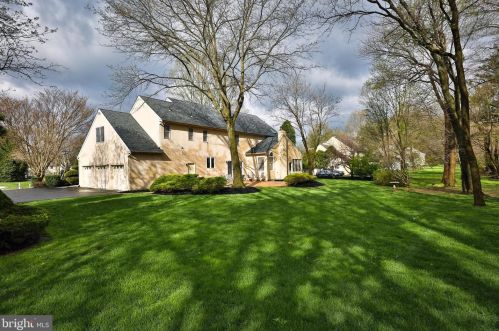 718 Meadowcreek Cir, Prospectville PA 19002-2074 exterior