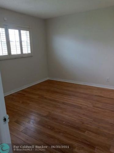 2017 Golf Ln, Boynton Beach FL  33426-4666 exterior