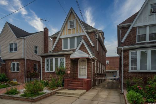 90-25 211th St, Jamaica, NY 11428-1013
