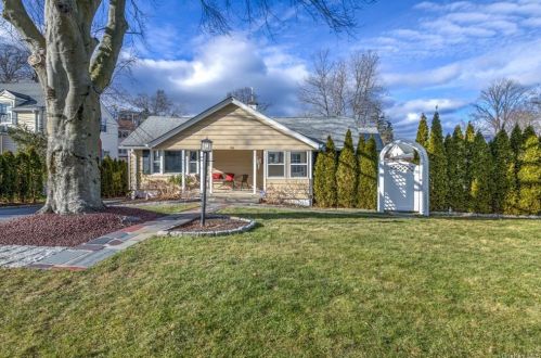 86 Parkway Cir, Scarsdale NY  10583-5420 exterior