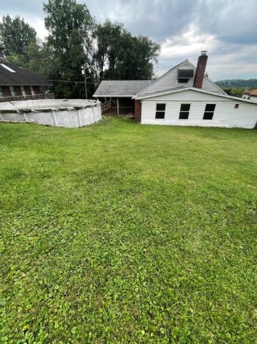 1713 Searson St, Connellsville PA  15425-4948 exterior