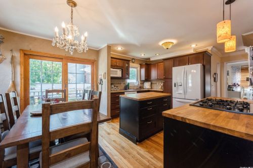 3766 Hudson Ave, Seaford NY  11783-2319 exterior