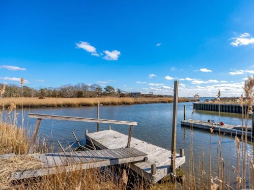 13 Bayberry Ln, East Quogue, NY 11942-4400