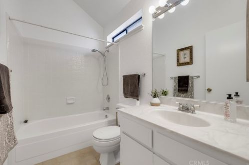 8 Alameda Park Cir, Chico CA 95928-4174 exterior