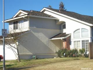 8213 Tevrin Way, Sacramento, CA 95828-6122