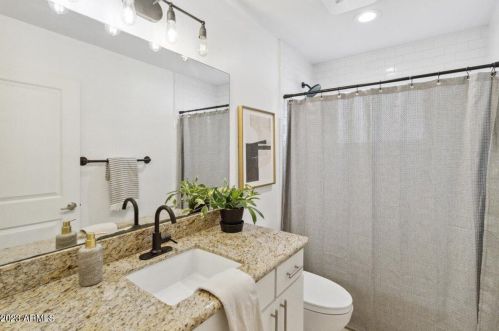 4133 35th St, Phoenix AZ  85018-4703 exterior