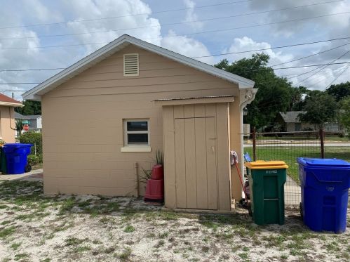 422 Rockingham Ave, Tavares FL  32778-3056 exterior