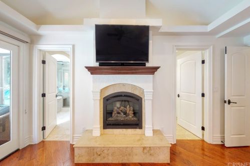 22926 Wrencrest Dr, Calabasas CA  91302-1866 exterior