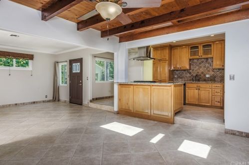 5825 Garford St, Long Beach, CA 90815-3204