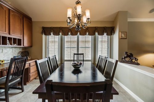 8813 Crestview Dr, Denton TX  76207-8601 exterior