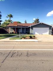 4810 Tulare Ave, Visalia CA  93277-1567 exterior